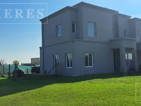 Casa en venta sobre lote interno Área 1 en San Sebastián