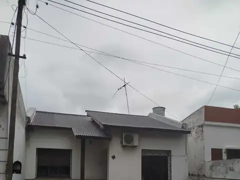 CASA EN VENTA - LA PLATA