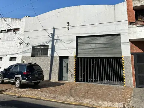Galpón En Venta, 330 M2 C/ Oficinas. Zona Industrial. La Tablada