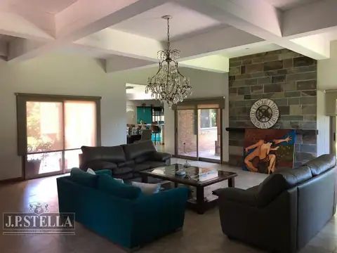 Casa en Venta en Villa Luzuriaga, USD 1.200.000