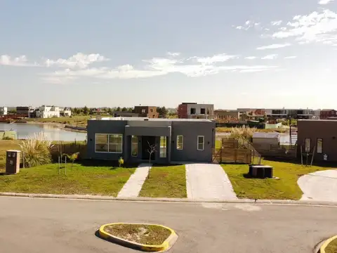 Casa 5 ambientes con 3 baños