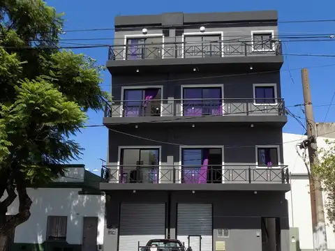 DEPARTAMENTOS MONOAMBIENTE DIVIDIDOS AL CONTRA FRENTE CON BALCON, 31m2.