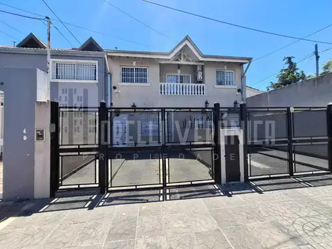 4 AMBIENTES CON JARDIN Y COCHERA