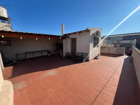 PH 4 AMBIENTES CON TERRAZA ,PATIO-LANUS OESTE-