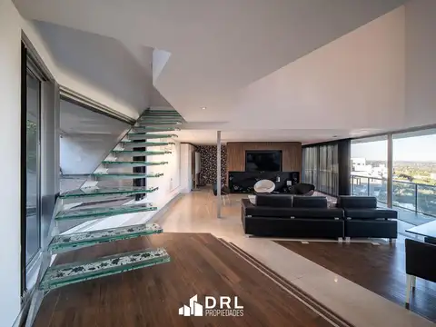 Casa en Venta con 4 cocheras