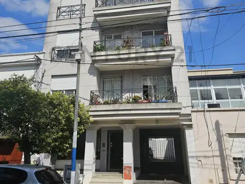 VENTA DEPARTAMENTO 1 DORMITORIO Y ESCRITORIO O 2 DORMITORIO A DIVIDIR Y COCHERA. IDEAL INVERSORES