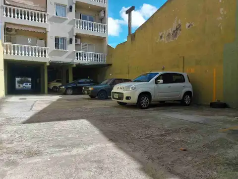 Venta cochera 12mts² en edificio en Santos Lugares