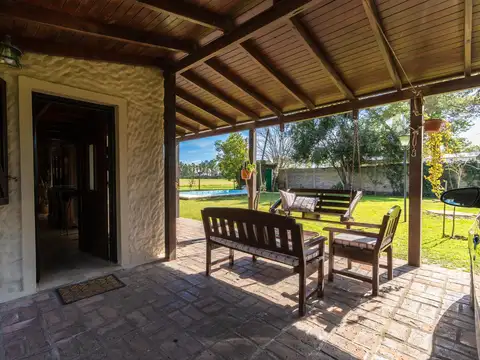 Casa 6 ambientes con 2 baños