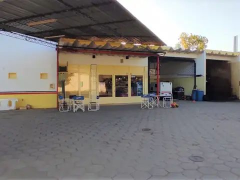 Ex estación de servicio + Local + Casa