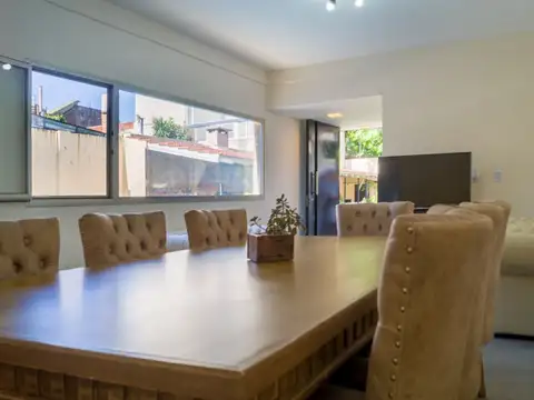 Casa en Venta con 3 cocheras