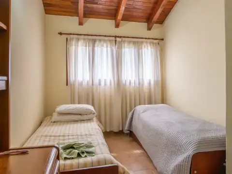 Casa en Venta con 3 cocheras