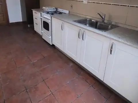 Depto Tipo Casa en Alquiler de 4 ambientes