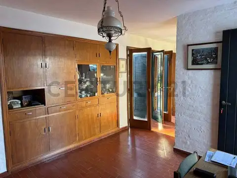 Casa 6 ambientes con 1 baño