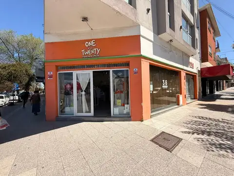 Local en alquiler en Juan B Justo 2600 con sotano
