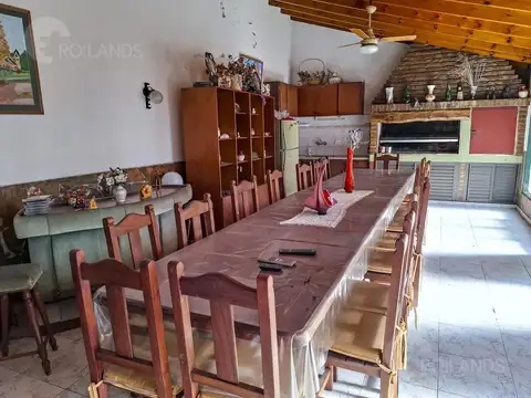 Casa en Venta con 4 cocheras