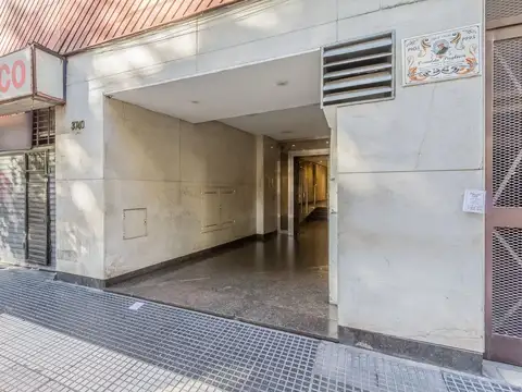 Cochera. Edificio con seguridad, portón automático