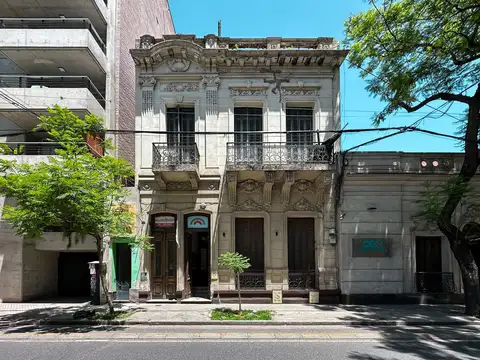 Casa 24 ambientes con 8 baños