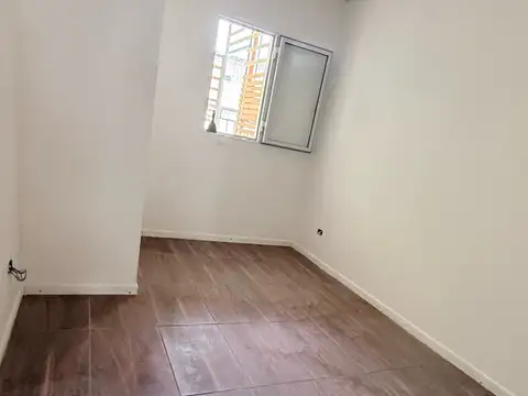 Depto Tipo Casa en Alquiler en Munro-Este, $ 700.000