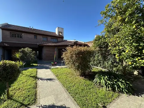 Casa 6 ambientes con 3 baños