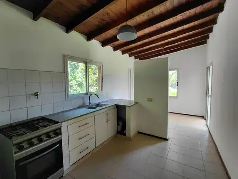 Casa 6 ambientes con 2 baños