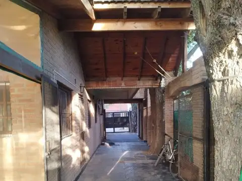 Casa 6 ambientes con 3 baños