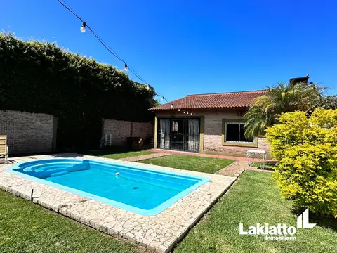 Casa en Venta con 2 cocheras