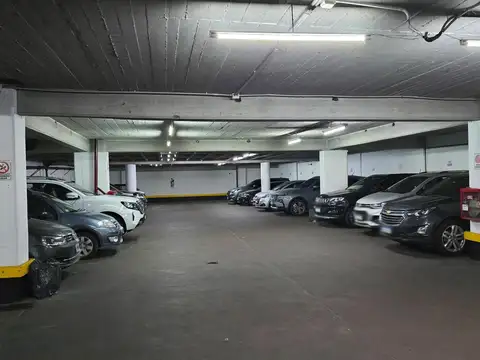 COCHERA FIJA CUBIERTA EN MARCELO T. DE ALVEAR AL 1200 - 15 M2 VIGILANCIA LAS 24 HORAS