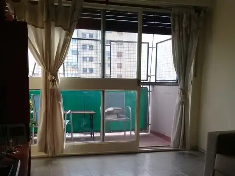 DTO. 3 AMB. C/ COCHERA  FRENTE AL CLUB BANCO HIPOTECARIO - V. CELINA -