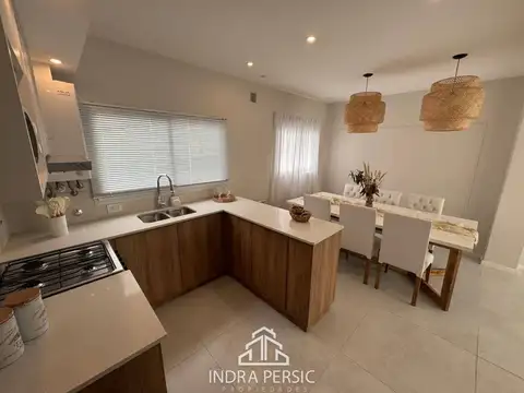 Casa 5 ambientes con 2 baños