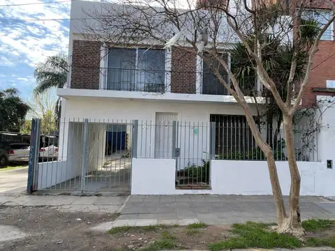 galpon en alquiler con vivienda al frente para uso como oficina