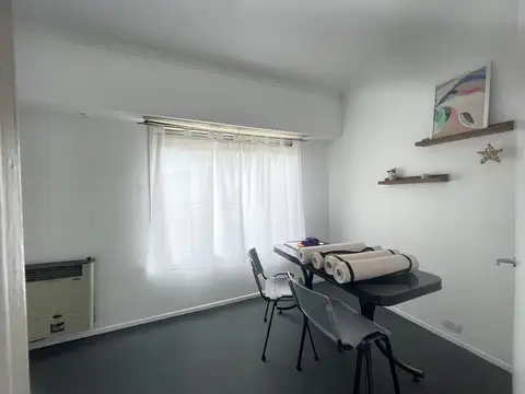 galpon en alquiler con vivienda al frente para uso como oficina