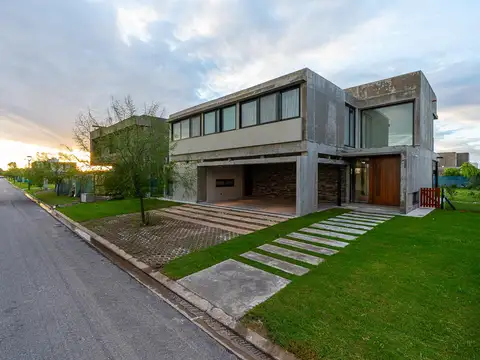 Casa cuatro dormitorios Country Vida Funes