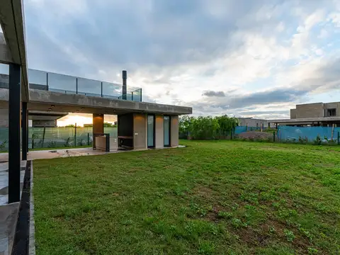 Casa 7 ambientes con 3 baños