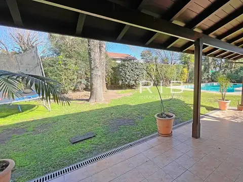 Casa 6 ambientes con 4 baños