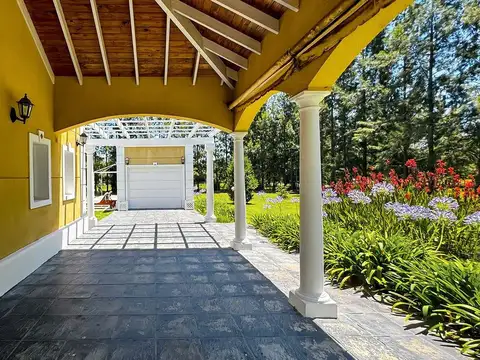 Casa en Venta con 2 cocheras