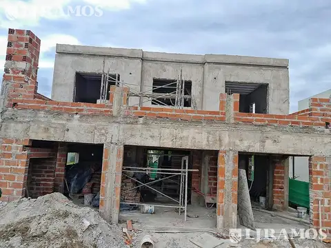 Casa 4 ambientes con 3 baños