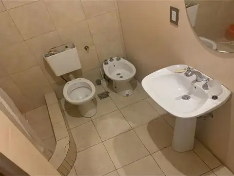 Casa 9 ambientes con 3 baños