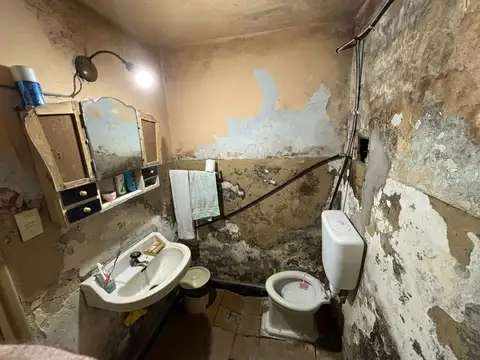 VENTA CASA 2 DORMITORIOS A RECICLAR-CAP. BERMÚDEZ