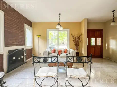 Casa 7 ambientes con 2 baños