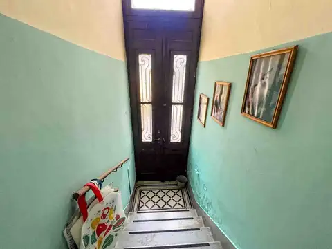 Casa 8 ambientes con 6 baños