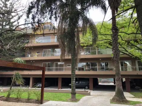 EXCELENTE DEPARTAMENTO 2 AMBIENTES CON COCHERA