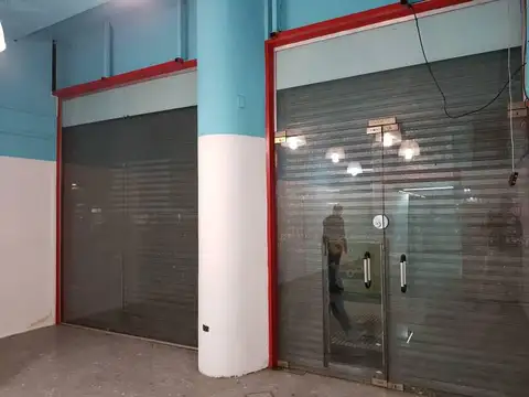 EXCELENTE LOCAL ESQUINA 889 M2 - CON o SIN RENTA - FRANQUICIAS FUNCIONANDO