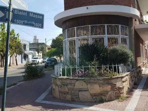 CASA en ALQUILER en Providencia 3 DORMITORIOS, con balcón y sótano