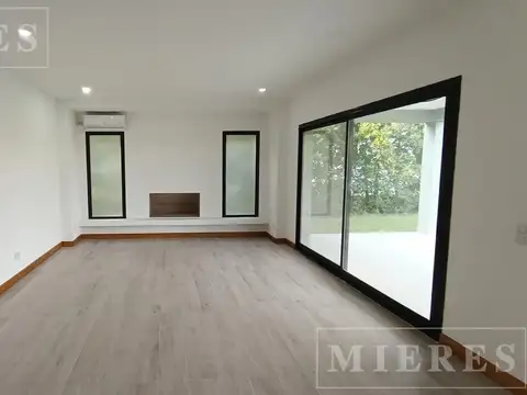 Casa en venta sobre lote a la laguna en  barrio Muelles Puertos