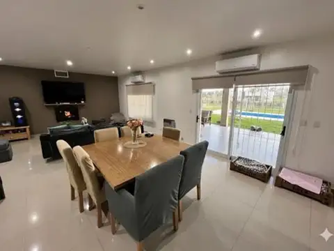 Casa en Venta con 2 cocheras