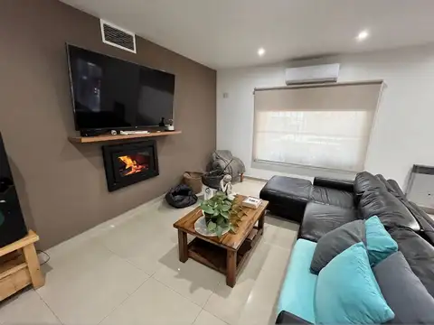 Casa 3 ambientes con 2 baños