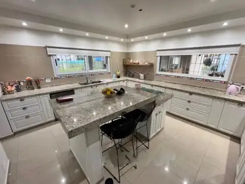 Avenida Fernández Beschtedt 2500