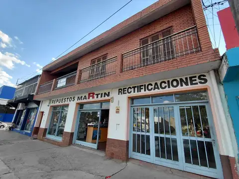 Casa mas local comercial