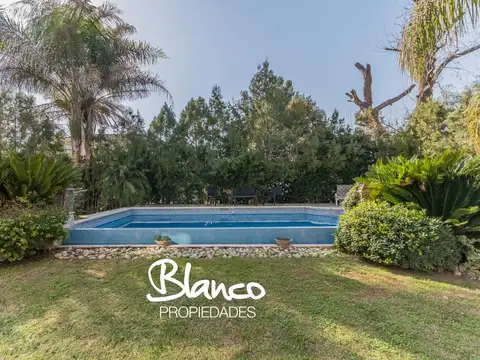 Casa en Venta con 2 cocheras