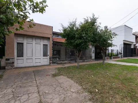 EXCELENTE CASA 3AMB.FONDO LIBRE.COCHERA.QUINCHO!